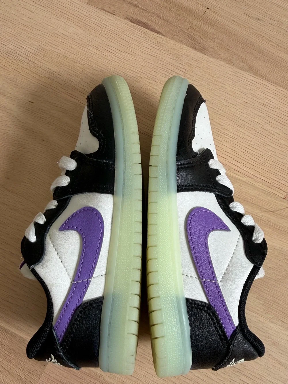9c Kids Air Jordan 1 Retro Low OG Black Raspberry - LIKE NEW (Retails $65)